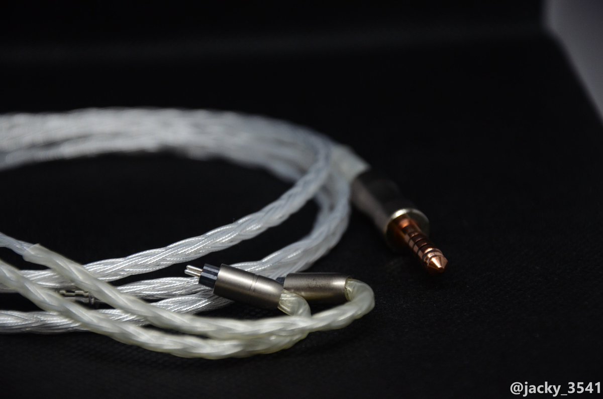 jacky_3541's tweet photo. ESSENCE__AUDIOさんからの試聴機が届きました｡そのケーブルの写真がこちらです。
#ESSENCE__AUDIO
#ESSENCE_Original_wire_16_core https://t.co/6JrPH7Xnfy
