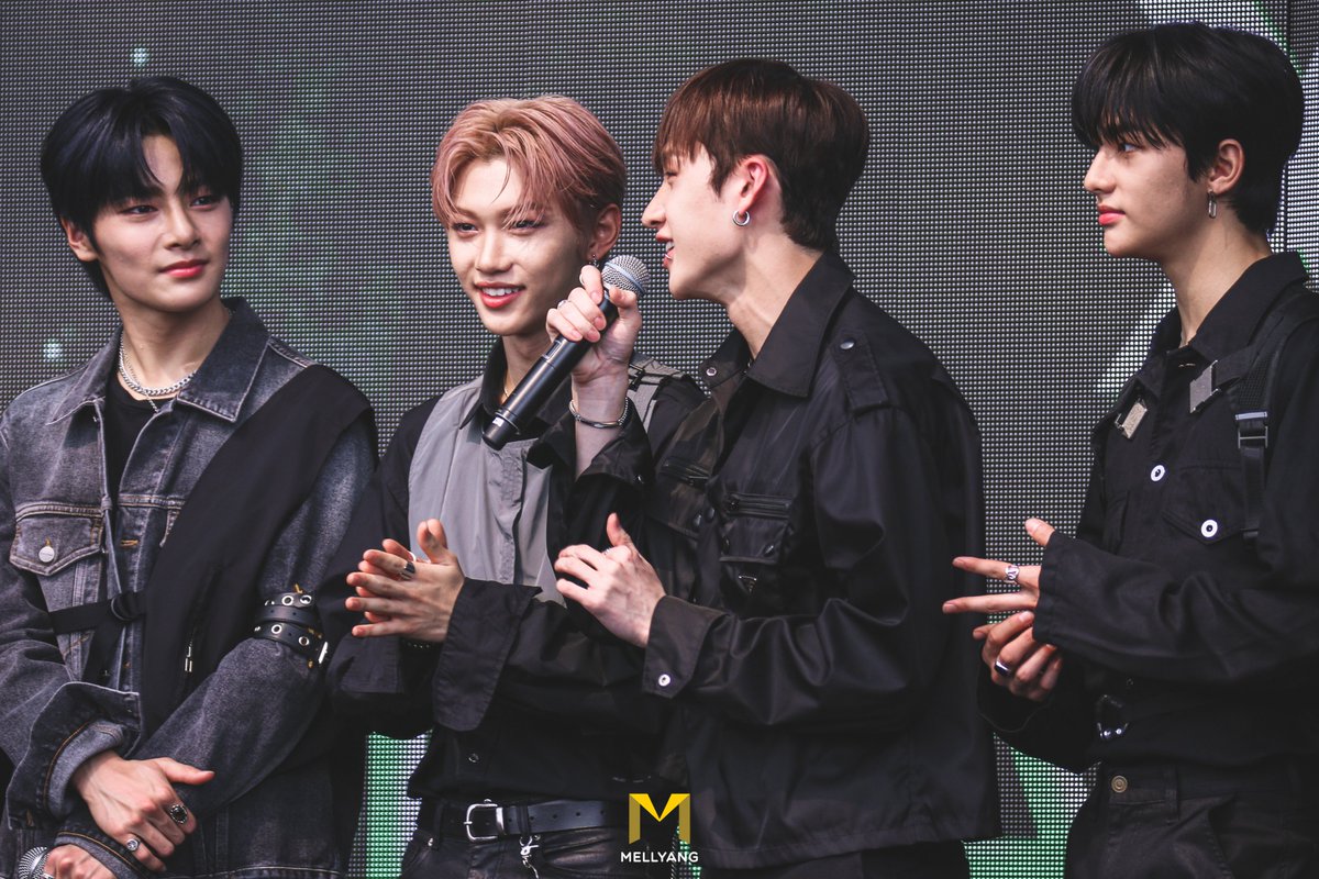 mellyyang22's tweet photo. 191110 #KAMPSingapore #StrayKids
๐ช๐
#Bangchan #Changbin #Seungmin #Han #Jisung #LeeKnow #Felix #Hyunjin #Jeongin #IN #๋ฐฉ์ฐฌ #์ฐฝ๋น #์น๋ฏผ #ํ์ง์ฑ #์ง์ฑ #์ด๋ฏผํธ #๋ฆฌ๋
ธ #ํ๋ฆฌ์ค #ํ์ง #์ ์ธ #์์ด์ #์คํธ๋ ์ดํค์ฆ #์คํค์ฆ https://t.co/YcQQK41suC