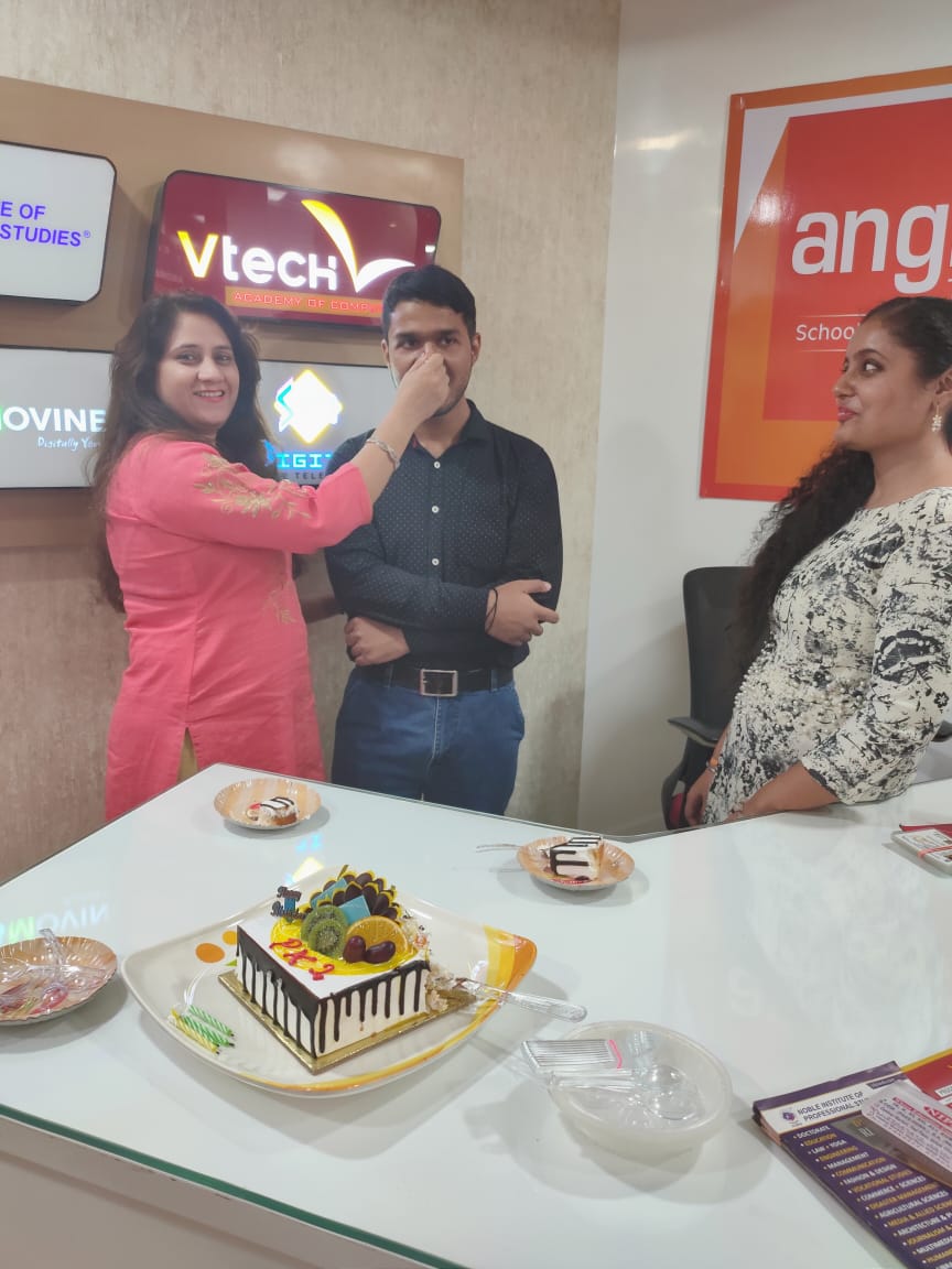 vtechacademy's tweet photo. The warmest wishes to a great member Pranav Kumar of #VtechTeam.
May your special day be full of #happiness, #fun and #cheer! https://t.co/z1WGMp24eg