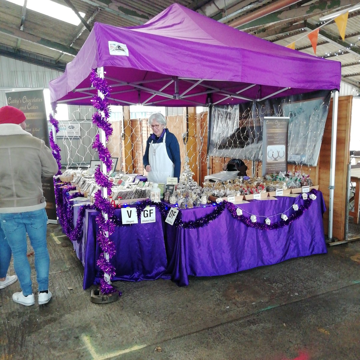 Festive set up for @chocfestuk with our #artisan #handmade #handtempered #chocolate #local #buylocal #newarkontrent #notts #rural #ruralenterprise #womeninruralenterprise #smallbusiness #smallbiz #womeninbusiness #smallandsupercharged #glutenfree #nutfree #vegan #nopalmoil