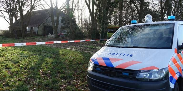 De 20-jarige verdachte uit Leeuwarden van de bijna fataal afgelopen overval op een hoogbejaarde vrouw in De Krim is vrijgelaten. De vrouw kreeg bij de overval een stroomstootwapen in haar gezicht gedrukt en daarna werd ze in de meterkast geduwd.
buff.ly/37dt7Yk
