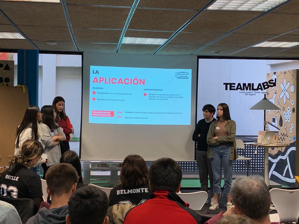 mSchools_MWC's tweet photo. Així de bé s’ho han passat els equips participants al #Bootcamp de #mSchools! Si tu també hi vols participar, ja saps què has de fer... Presentar-te al #StudentAwards2020 i guanyar amb el teu projecte #AppEducation! 🚀 https://t.co/zuVnuvFlwb