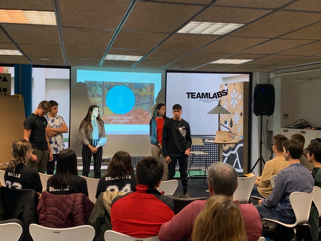 mSchools_MWC's tweet photo. Així de bé s’ho han passat els equips participants al #Bootcamp de #mSchools! Si tu també hi vols participar, ja saps què has de fer... Presentar-te al #StudentAwards2020 i guanyar amb el teu projecte #AppEducation! 🚀 https://t.co/zuVnuvFlwb