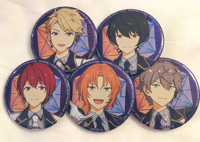 苦労したけど色んな方に助けてもらって無事全部Knights揃えることが出来ました…!宝物ふえた???明日心残りなく幕張千秋楽迎えられそうですよかった…? 