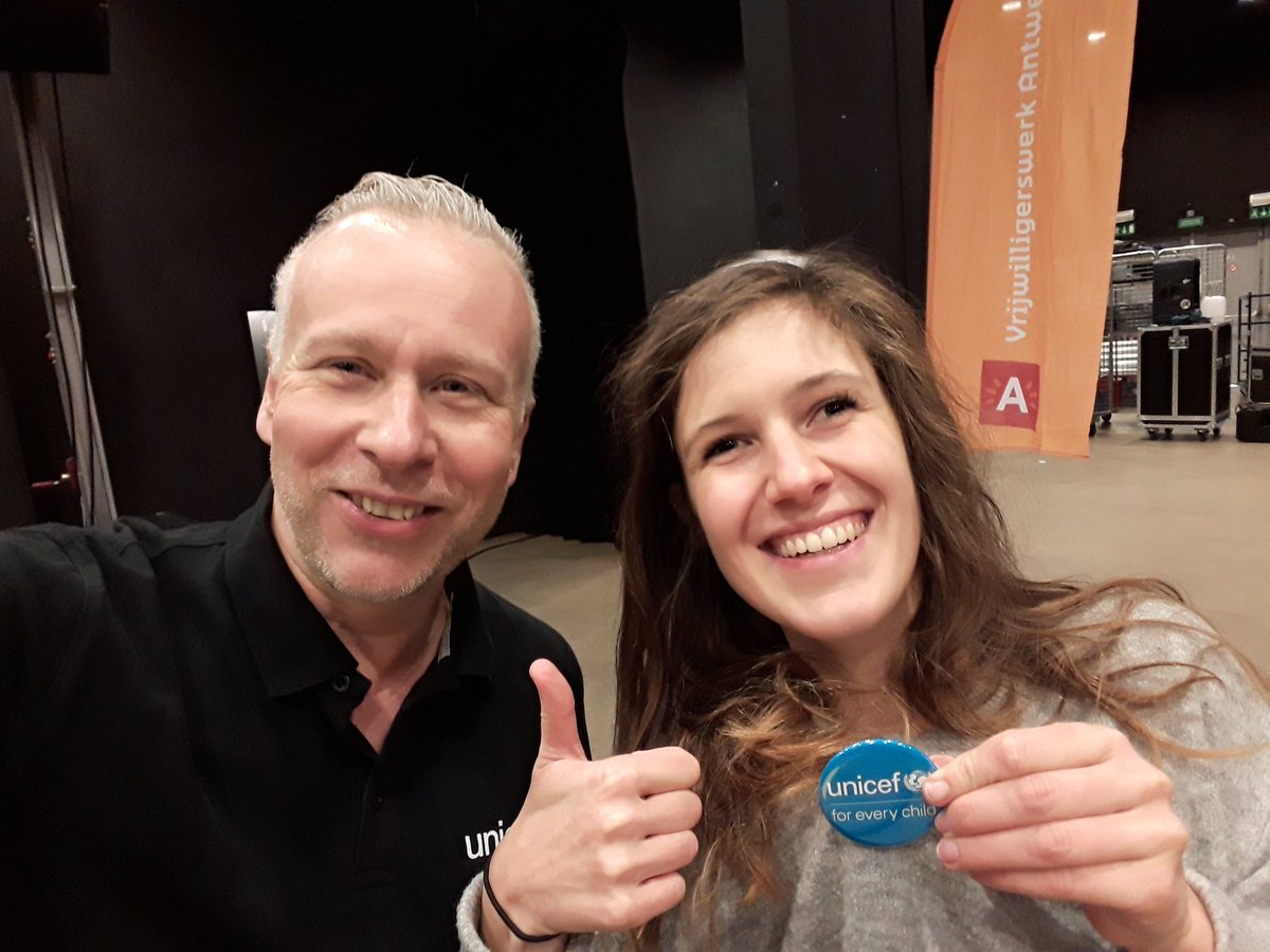 #makebelgiumgreatagain het <a href="/UNICEFBELGIE/">UNICEF België | 💙</a> team staat alvast klaar in Antwerpen <a href="/VTM/">VTM</a> <a href="/makebelgiumGA/">makebelgiumgreatagain</a>