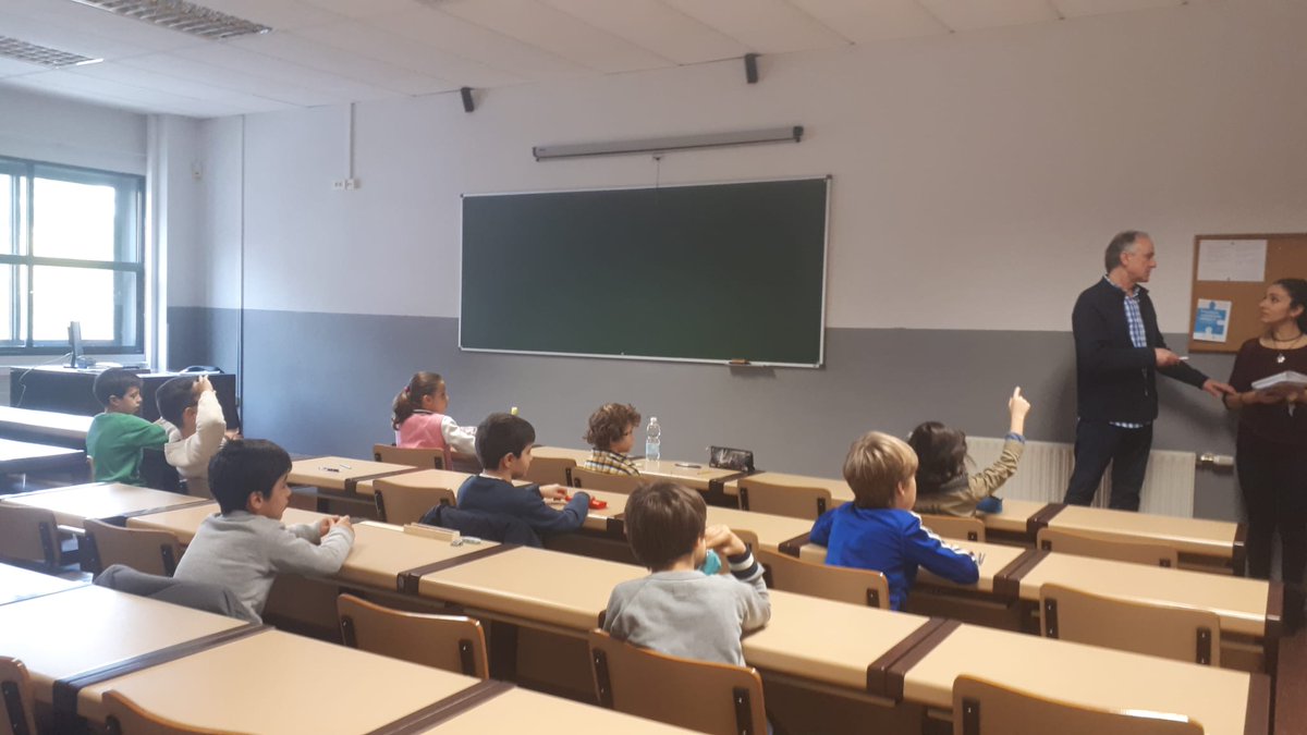 UbuIngenio's tweet photo. Hoy en la Facultad de Educación se está realizando la prueba de acceso al Nivel 1 del programa #Ingenio por los orientadores de @educacyl,un programa de @UBUinvestiga https://t.co/6XfK66TfSp