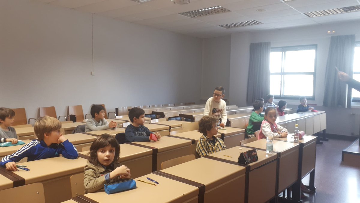 UbuIngenio's tweet photo. Hoy en la Facultad de Educación se está realizando la prueba de acceso al Nivel 1 del programa #Ingenio por los orientadores de @educacyl,un programa de @UBUinvestiga https://t.co/6XfK66TfSp