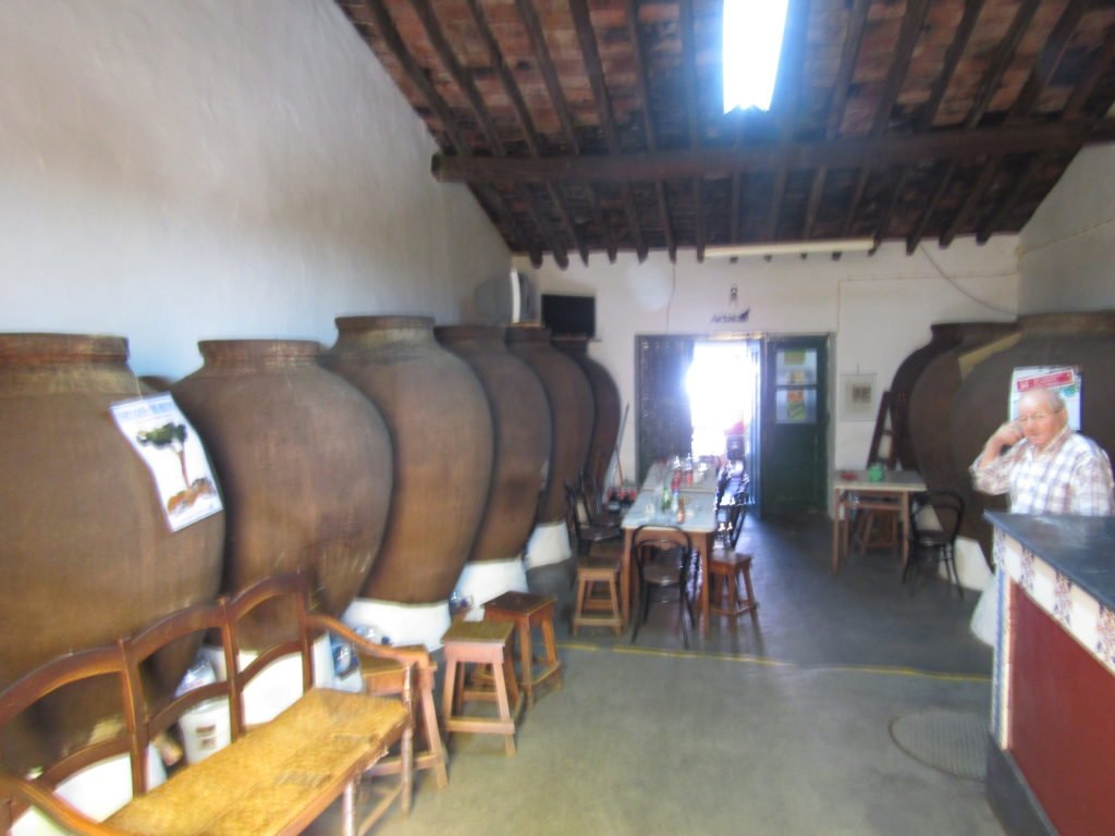 ArtenovaInfo's tweet photo. Oggi #16novembre in #Alentejo è #WineAmphoraDay con @herdadedorocim https://t.co/aHS4hkNBDg #terracottaevino #talhas @visitportugal @VisitEvora #terracottaandwine @vinhos_alentejo #tascas #vinhos https://t.co/d1s2zfok2R
