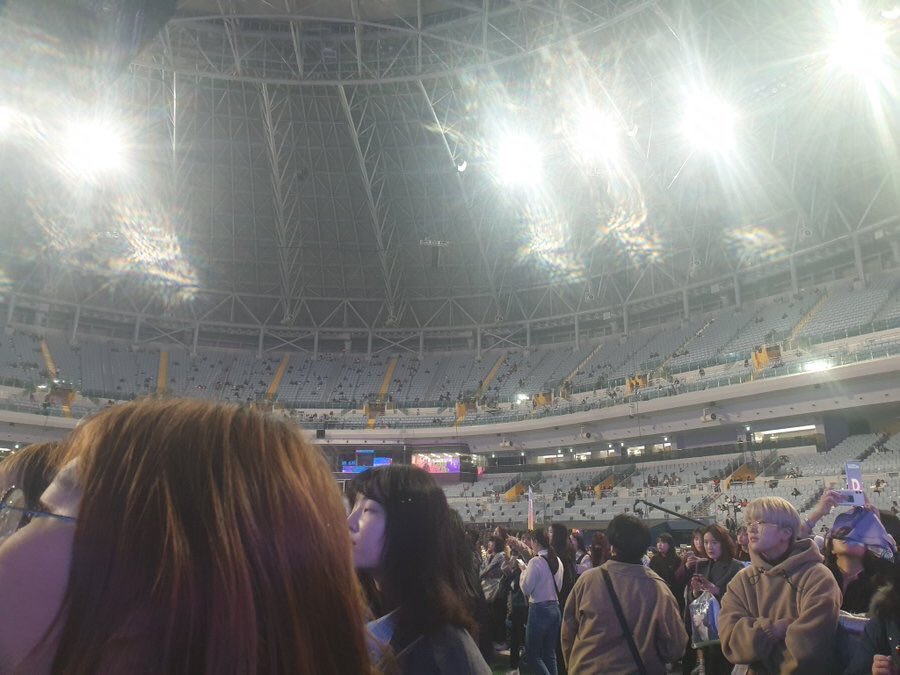 woodzsarang's tweet photo. Those empty spaces are actually too painful to look at. But u cant blame One-Its because we are the victims too

#LightUpX1 #StandForX1 #TogetherWithX1 #엑스원_원잇과_늘함께 #LikealwaysX1 https://t.co/JPAB5aymWh