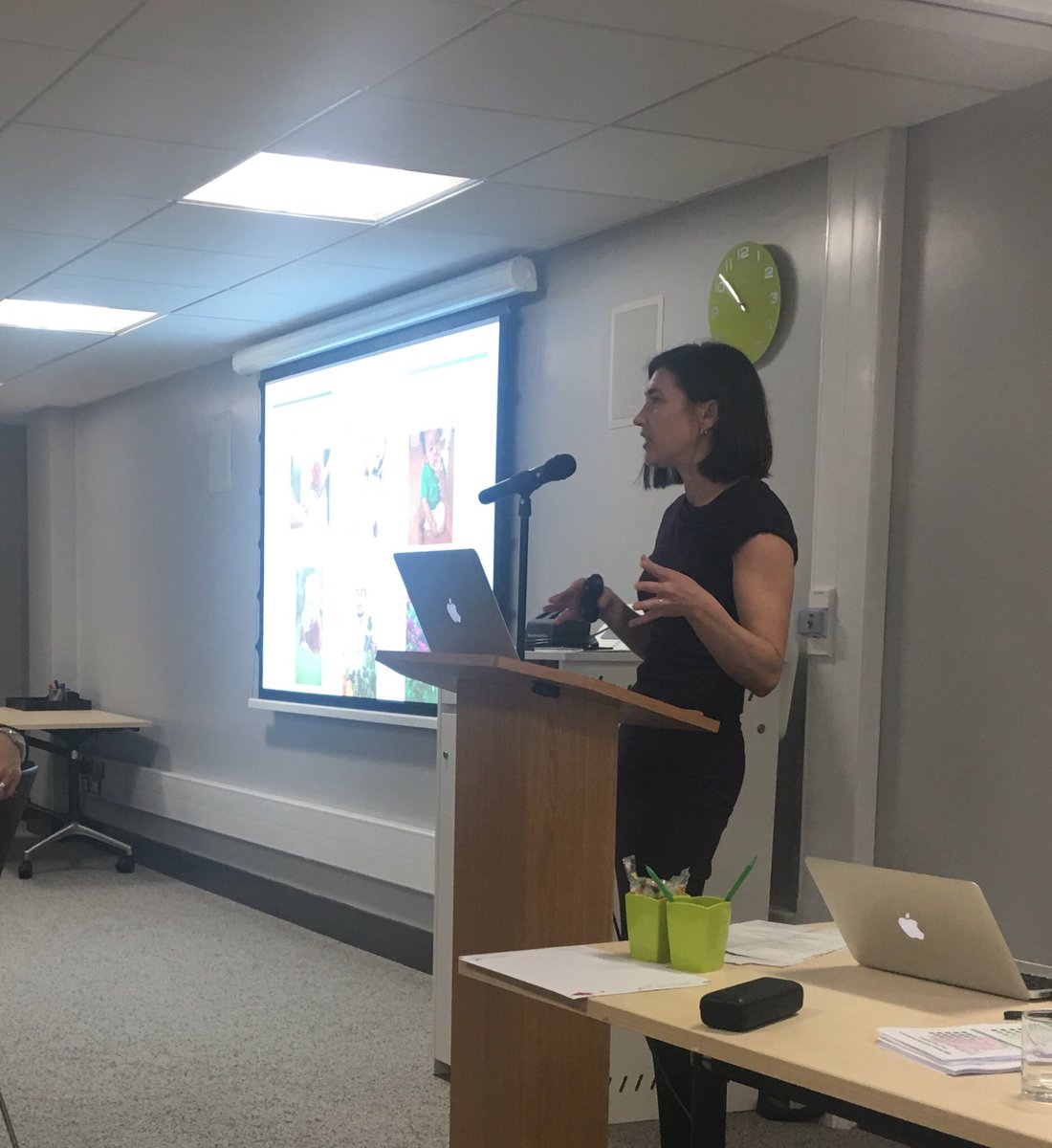 KitchenBee's tweet image. ‘97 per cent of the people we see in clinic with a taste problem actually have a problem with their sense of smell’. Dr Lisha McLelland talking about smell and taste disorders #FifthSenseConference