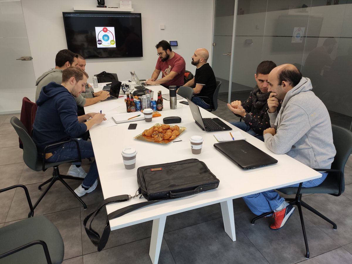 Primeras sesiones de la mañana! #coderetreat #gdcr19