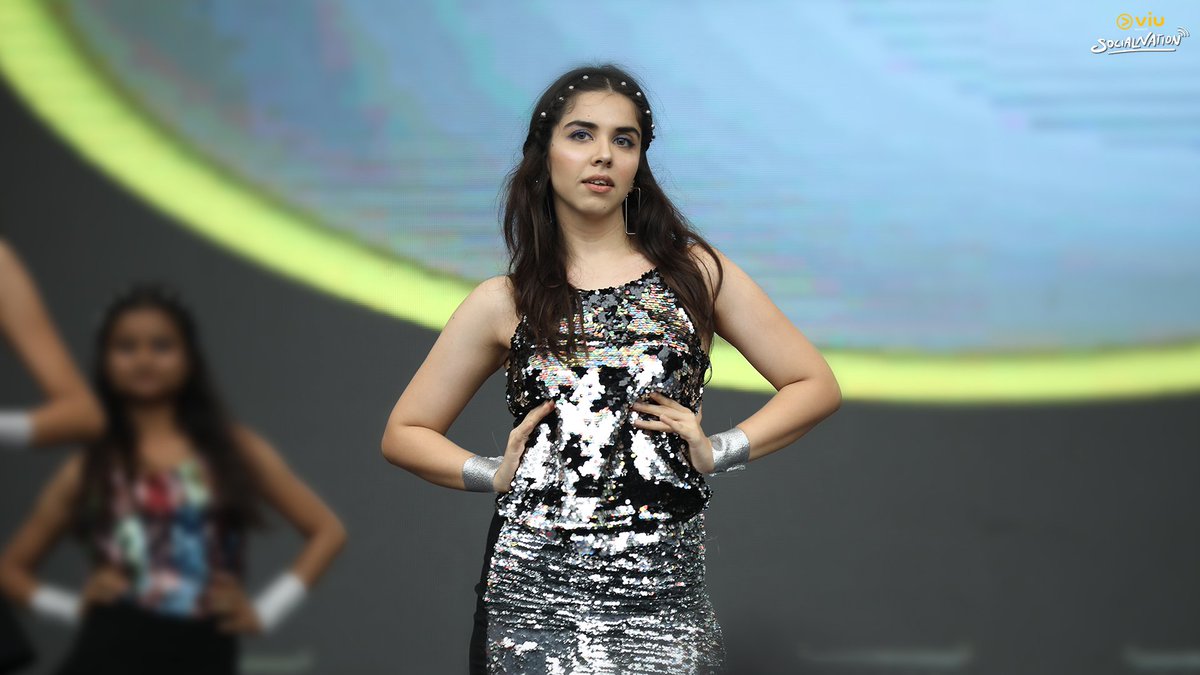 SocialNationNow's tweet photo. She left the audience stumped with her dance moves. Here's a glimpse at @heli_ved's performance. #WhereIBelong
#SocialNation #HeliVed #dance #dancecrew #dancers #choreography #live #performance #festival #fans #creators https://t.co/bIyY4qIrJp