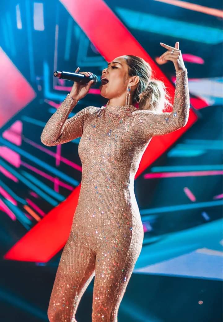 christine_s_je's tweet photo. American Idol @JessicaESanchez is Frontrow! ๐ค๐ผ๐
#Frontrow #FrontrowFamily #FrontrowGem #FrontrowCelebrity #FrontrowAllin #WhenStarsAlign #JES #JessicaSanchez https://t.co/yHc1FieZkP