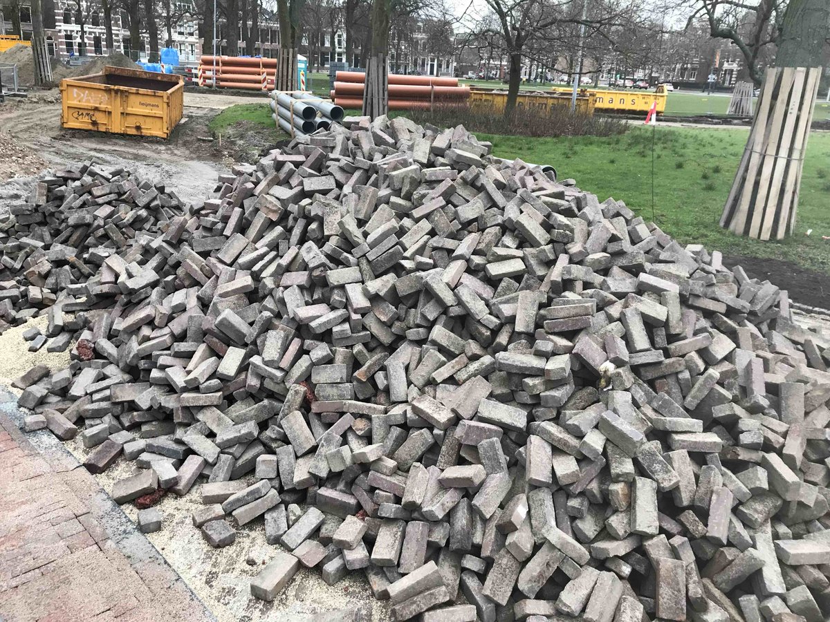 Waarom doen de Haarlemse CDA, PvdA, D66 en GroenLinks zo moeilijk over openbaarheid van bestuur? Mijn blog over de straatstenen van het Florapark gaat daarover:

hoeenwaarom.nl/coalitiepartij…