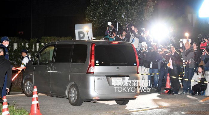 東京新聞 2 写真部 合成麻薬 mdma を所持したとして 女優 の 沢尻エリカ 容疑者が逮捕されました 沢尻容疑者は来年のnhk大河ドラマに出演が決まっており つい数日前にも取材をしたばかりでした 写真は 大勢の報道陣が待ち受ける中 東京新聞 2 写真部 合成麻薬 mdma を所持したとして 女優 の 沢尻エリカ 容疑者が逮捕されました 沢尻容疑者は来年のnhk大河ドラマに出演が決まっており つい数日前にも取材をしたばかりでした 写真は 大勢の報道陣が待ち受ける中