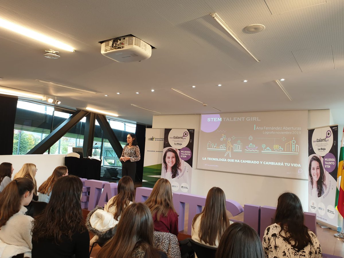 Comienza la segunda masterclass del @StemTalentGirl La Rioja, en esta ocasión contamos con Ana Fernández, Directora Comercial de HPE #Talentgirl #talentolarioja <a href="/RiojaDigital/">Digitalízate con La Rioja</a> @AstiFoundation
