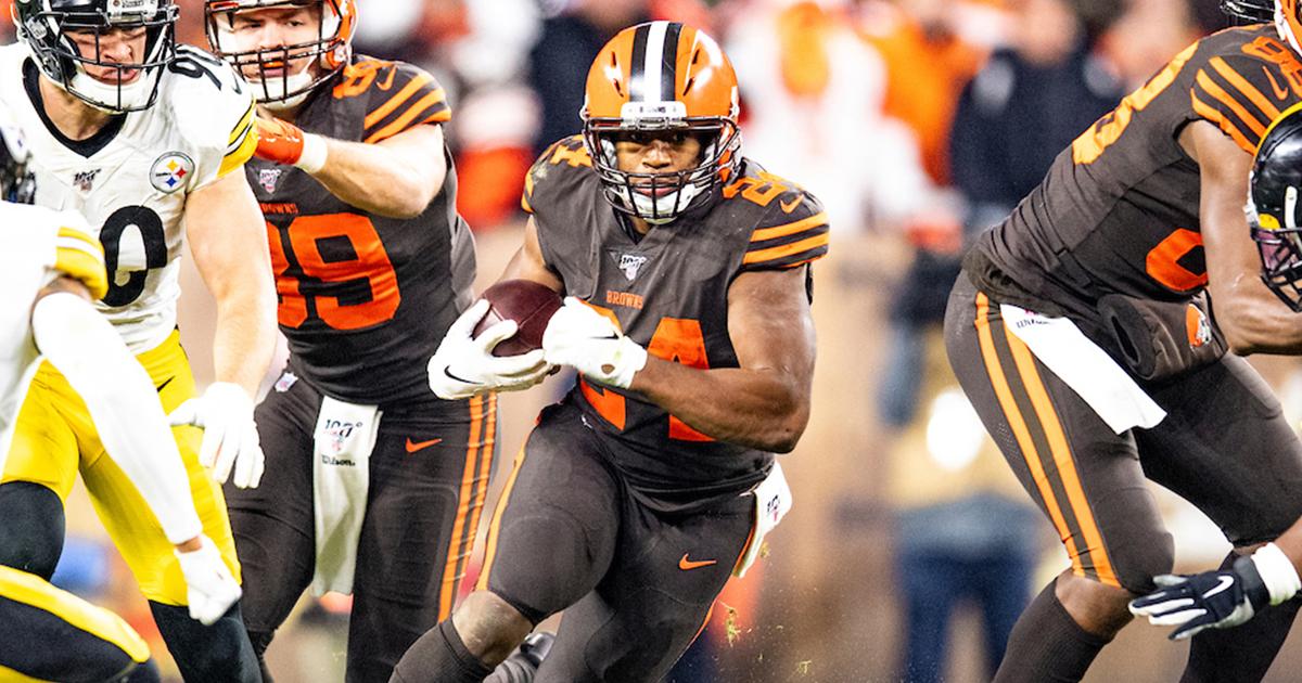 Browns's tweet photo. RB @NickChubb21 became the NFL’s 1st 1,000-yard rusher of 2019

📋 » https://t.co/HracFyhHIA https://t.co/4tlCWC5pz7