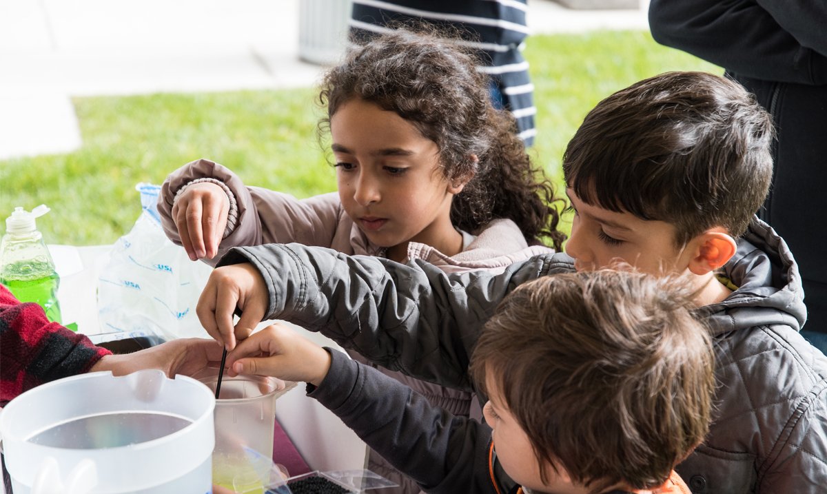 ArtscenteratVT's tweet photo. The Virginia Tech Science Festival is back! Bring the whole family and explore how science is bigger than you think. Check it out today from 10 am to 4 pm #attheMAC and @VTLibraries. https://t.co/t0lkMDW6jE