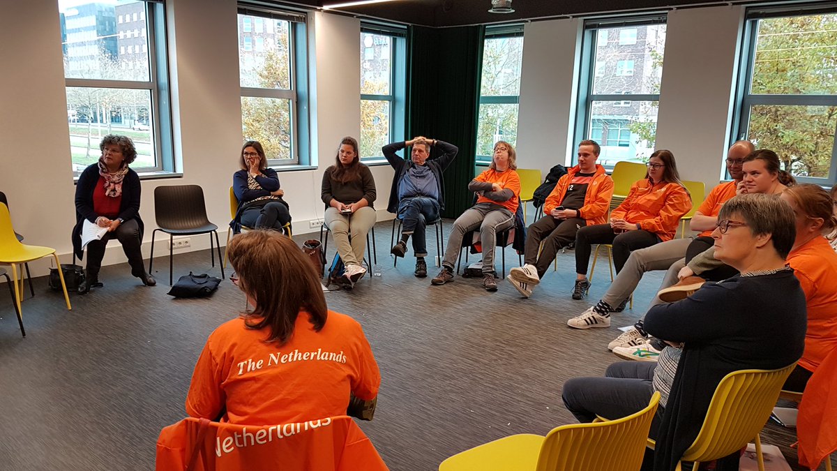 Social media workshop 🤳👨‍💻  van @Zeijkamp en <a href="/JoyceGraafhuis/">Joyce Graafhuis</a> @deTweetFabriek aan onze #athleteleaders #wvdm, dank dank 👍, op naar een leuk online leven voor iedereen! Meer weten over deze workshop? Check: leuk-online-leven.nl