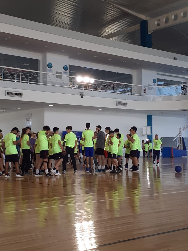 FedSanLuisHand's tweet photo. CAMPUS GO7
Con @seba_simon a la cabeza, se dio inicio a la 7° edición del Campus de entrenamiento de handball mas importante del país.
Participan 60 chicos de distintas provincias y se desarrollará en la Universidad de La Punta hasta el día lunes.
#CampusGO7 #SebaSimonet https://t.co/VDttwHmxLN