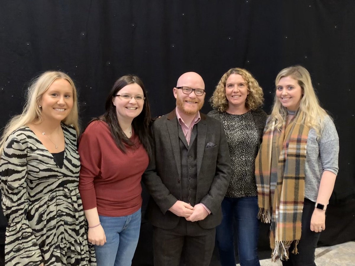 calderglenhft's tweet image. HFT teachers giving Scotland’s national chef some cooking tips #hft #FFLScotconf2019 @Foodafactoflife #workingonasaturday