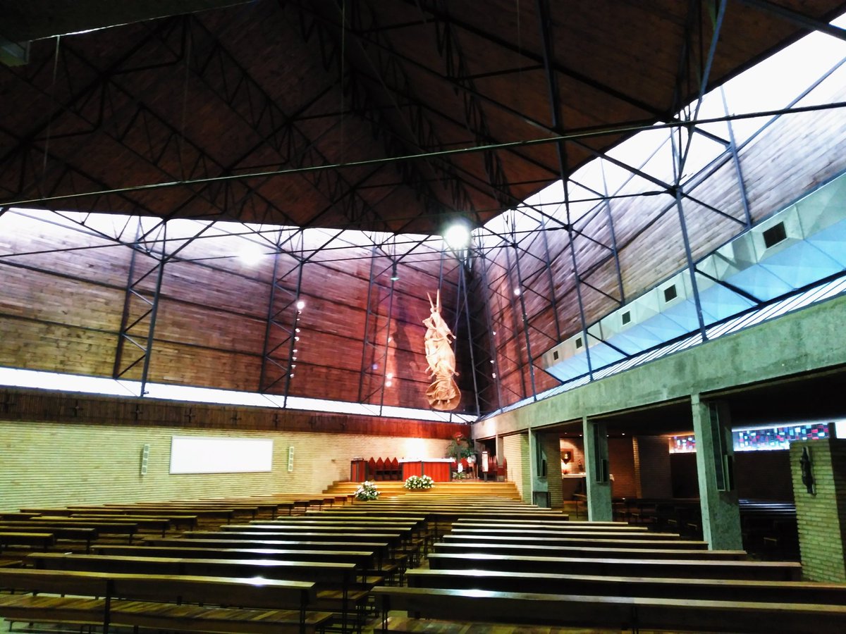 jonathanchanca's tweet photo. Comenzamos la visita de @MUGAKbienal en Vitoria-Gasteiz al hilo de la Expo de las 3 Iglesias comisariada por Archivo Peña Ganchegui, guiados por Larraitz Arretxea de @ereitenkz. Primero la Iglesia de Santa María de Los Ángeles de Javier Carvajal y José María García de Paredes. https://t.co/BOqF8QaUpG