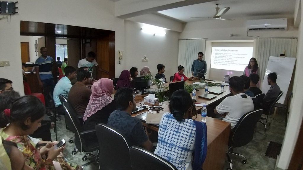 Tsf1980's tweet image. #OSMGeoweek 2019 Mapathon @BoiledBhoot kicked off with an introductory session about @openstreetmap to the newbies.

Parallel session is going on  mapping coastal areas in #Bangladesh supporting disaster response following recent cyclone &quot;Bulbul&quot;.

@hotosm
@TheMissingMaps