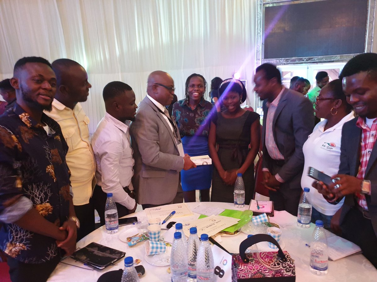 PINDFoundation's tweet photo. Our Analysis &amp; Advocacy Manager, @ChuksOfulue receives a gift from his mentees at #YPCalabar

#PINDYPCalabar #NigerDelta #PINDFoundation #PINDEvents https://t.co/0WhsOM9mbx