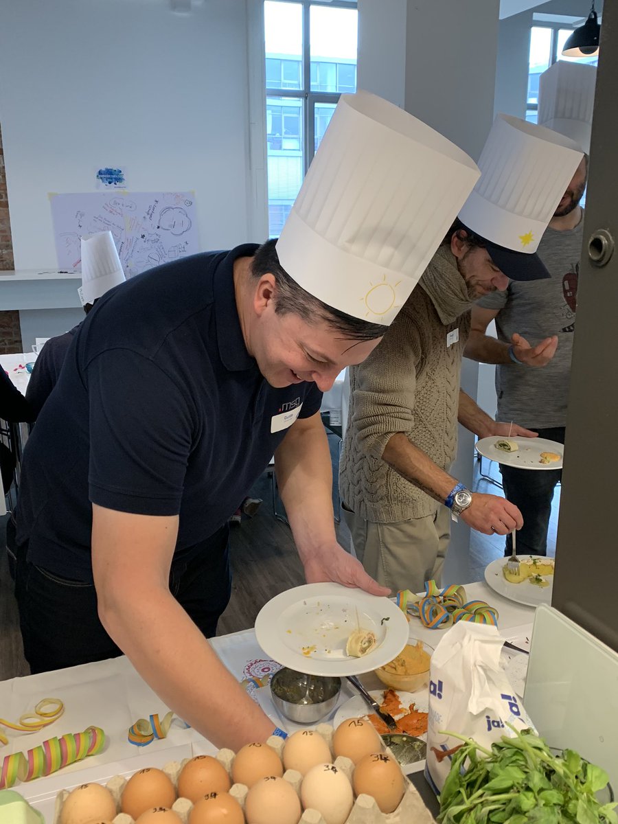 MindsetMeetup's tweet photo. Läuft beim #agilecooking 👍
Gute Laune, tolle Ergebnisse und eine durchaus ansprechende Speisekarte..
#mindsetmeetup https://t.co/3QoTgAQf9q