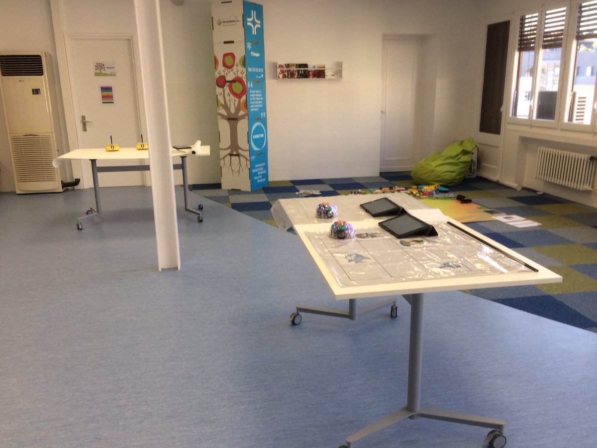 FEDACManresa's tweet photo. A @FEDACManresa  experimentem el projecte en tallers participatius amb docents i alumnes de les @EscolesFEDAC #avuixdemà20204 #Tactil https://t.co/EGRtP9Mqid