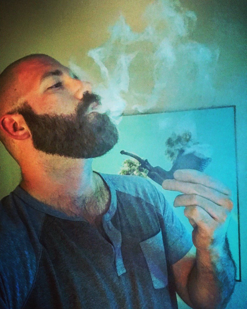 SMOKINGHOT19's tweet photo. #pipebear https://t.co/aF5qvjZ01z