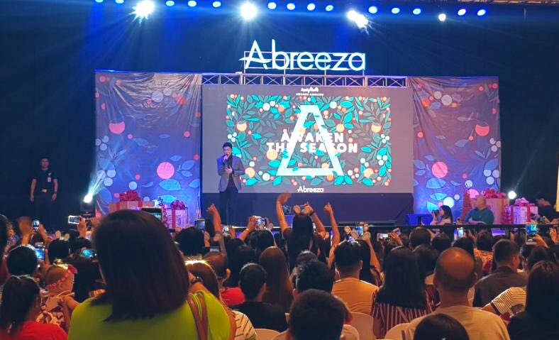 UMG_PH's tweet photo. Loved the crowd!!! #DARRENAwakensDavao https://t.co/7a8kWnKOLN