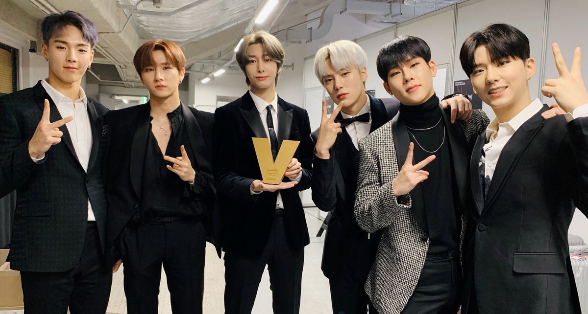 OfficialMONSTAX's tweet photo. [#MONSTA_X]
191116 #몬스타엑스
2019 #VLIVEAWARDS
<#VHEARTBEAT> 
GLOBAL ARTIST TOP12상 수상

'#몬베베'가 주신 상! 감사합니다❤️
앞으로 더욱 열심히하는
몬스타엑스가 되겠습니다!

#사랑한다몬베베
#MONSTAX #VHB #브이하트비트 https://t.co/GNOtTg2XmQ