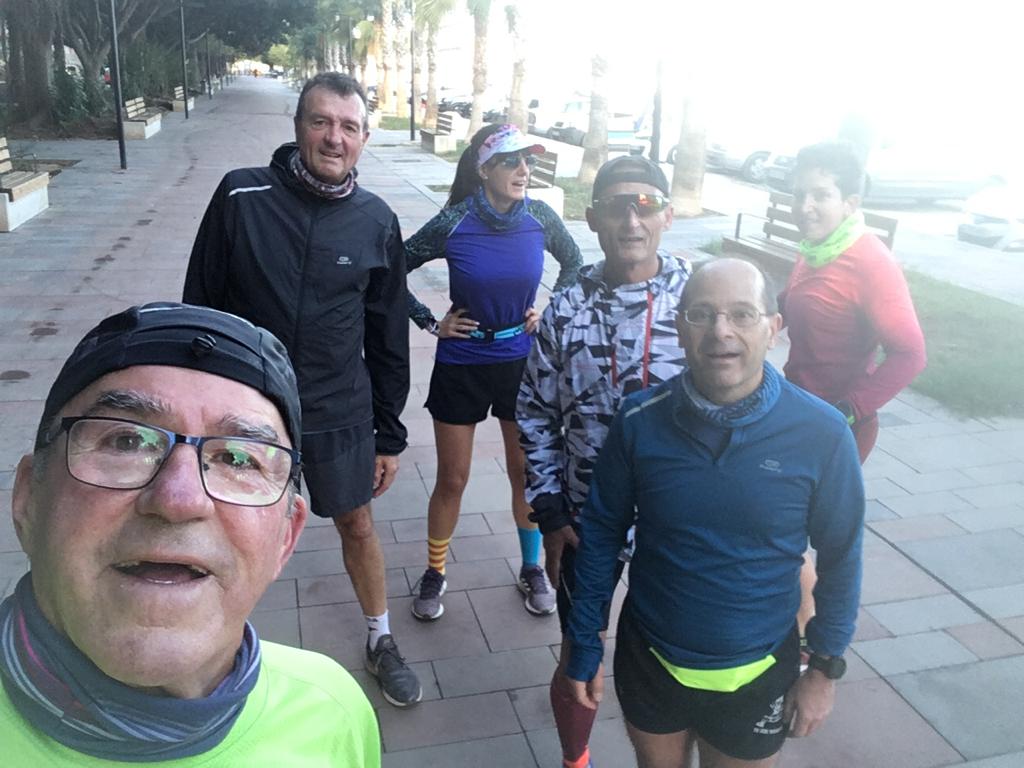 T_Puchalt's tweet photo. Hoy entrene #AlaMetaConSerrano con grupo #sub4h #maratonvalencia2019 ya lo tenemos cerca! 😁😜🔝 #nosvemosenlameta #running #runnhappy #MadeToRun #valenciaesrunning #valenciaesmaratón https://t.co/91WV91WREl