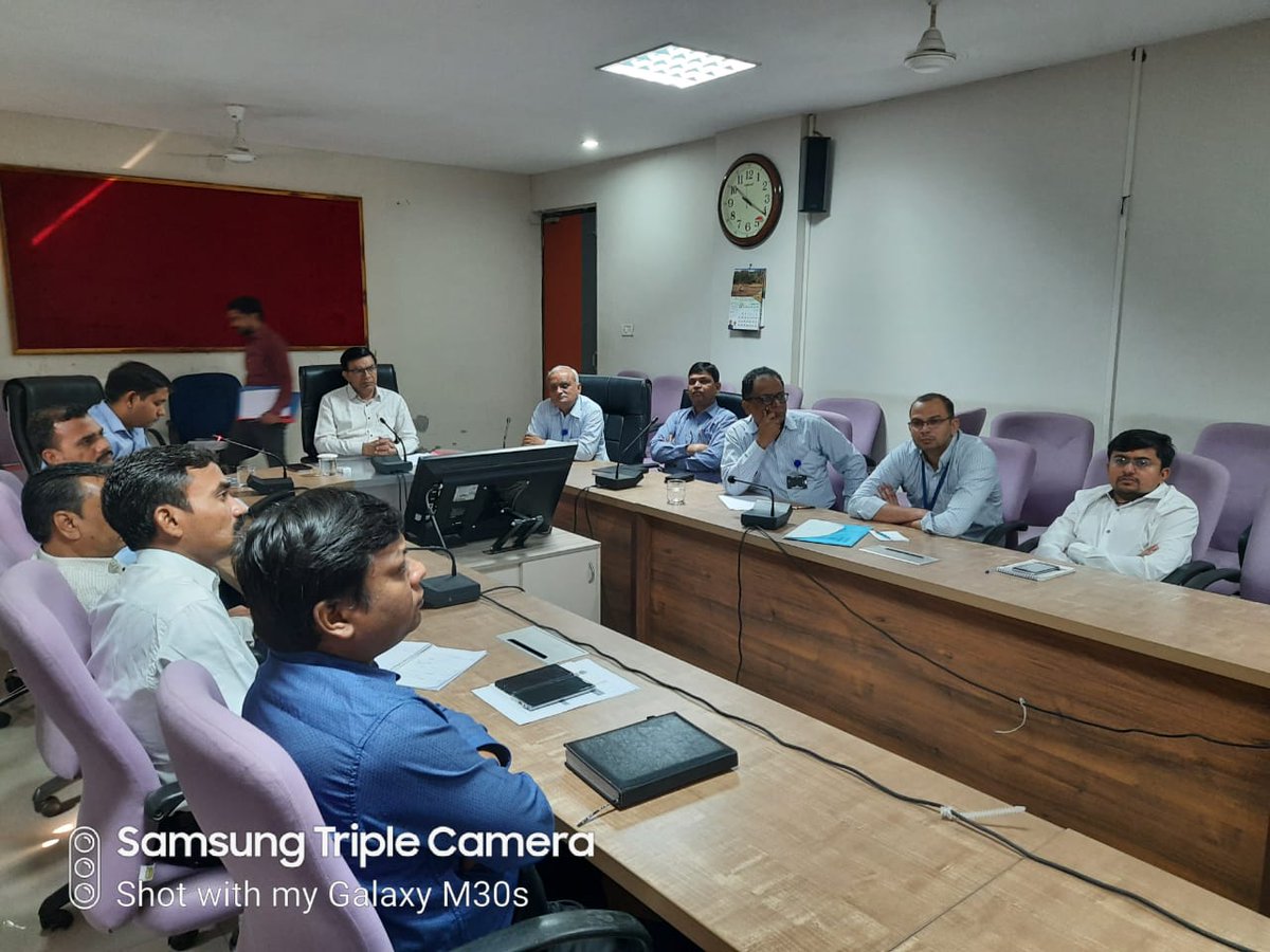 gcsra's tweet photo. Gujarat CSR Authority, with the support of District Collectorate, Tapi-Vyara, organized an Outreach cum Brainstorming session on CSR at DC office, Vyara as part of an extensive outreach campaign ahead of Gujarat State CSR Awards and National CSR Conclave 2020.

#CSR #GCSRA #SDGs https://t.co/G9zs1zqB2P
