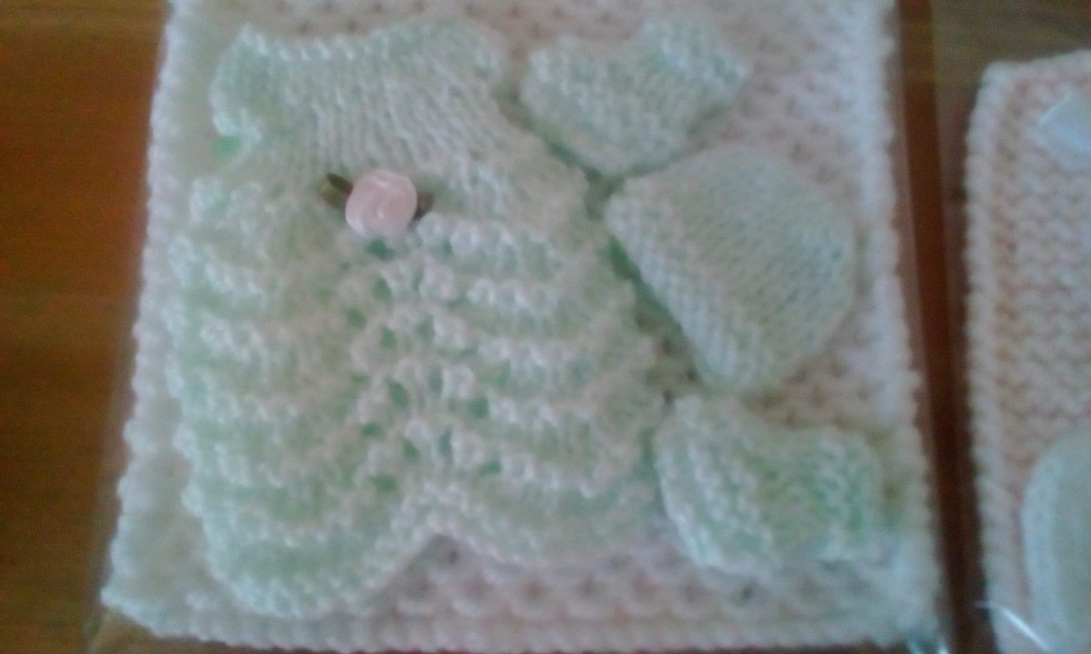 HandmadeBabies's tweet photo. We provide outfits, burial gowns and forever beds/cribs/sleeping bags from early loss babies to full term. We are PROUD to support all babies - Life begins when the heart beats to us at Handmade with Love for Angel Babies. @angel_parents https://t.co/91WmtGXdzX