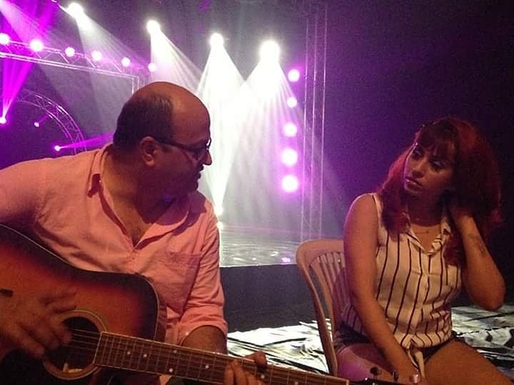 indianmusiclab's tweet photo. Mr. Rohit Manjrekar on set with Neha Bhasin!
#nehabhasin #RohitManjrekar #IndianMusicLab https://t.co/QpSvziellD