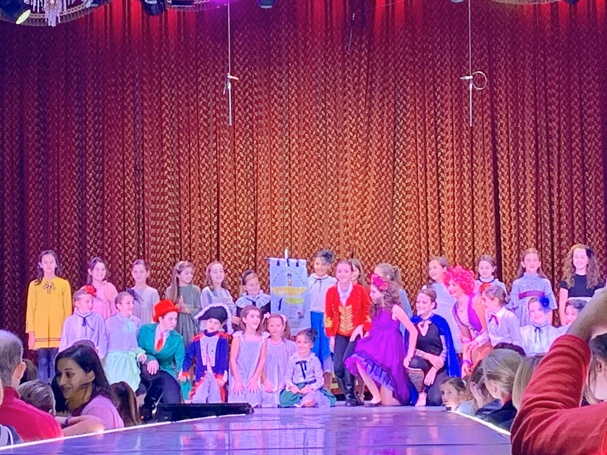 FallaFontanars's tweet image. Que gran orgullo ver a nuestros infantiles con su cuarto puesto en el concurso #Playbacks19 #Fallas20. Enhorabuena!!!!🎉