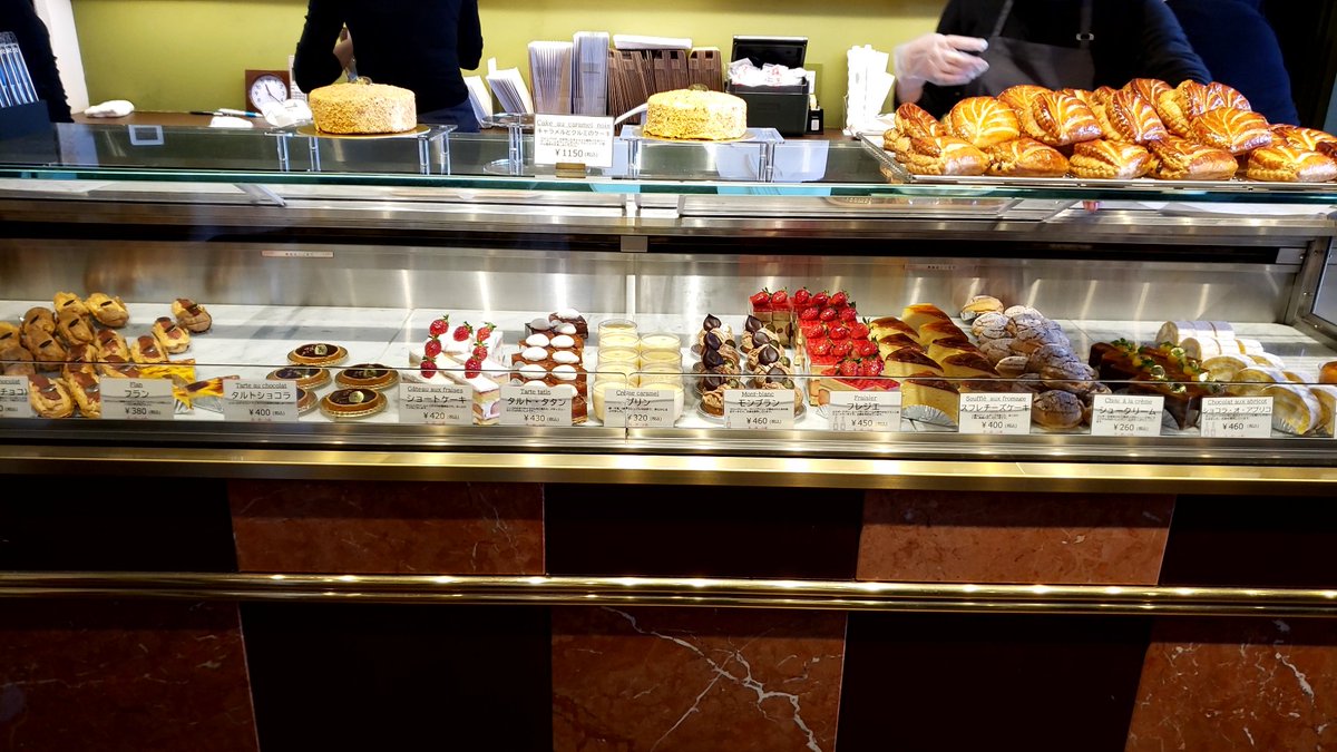 りお 秩父郡市地域密着 秩父に新しくケーキ屋 さんがオープンしました Ishinoさん 私が行った時は常に10人ぐらい並んでました その中でラム酒が結構多めに入っているカップケーキを食べました ラム酒が強い けど 好き 笑 秩父 ケーキ屋 Ishino