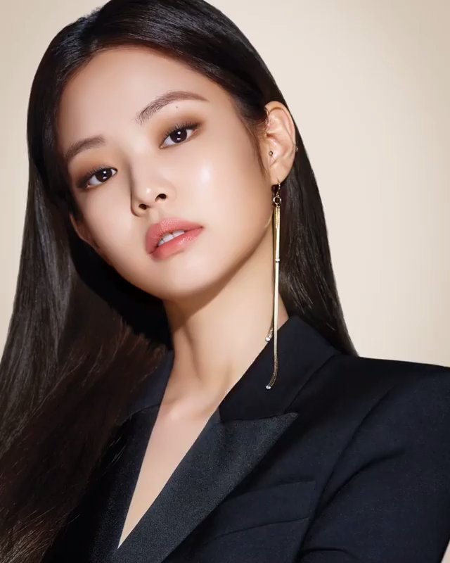 "Solo is about...Even when you work so hard at it (relationships), you end getting hurt and frustrated, so rather then keeping up an appearance that isn't you, go find your own self. It's a song that expresses freedom" -  #JENNIE  #BLACKPINK    #BLINKS    #JENNIESOLO  #qoutes