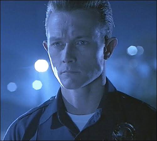 敵役のT-1000を演じてる ロバートパトリック何度見ても 顔整いすぎ