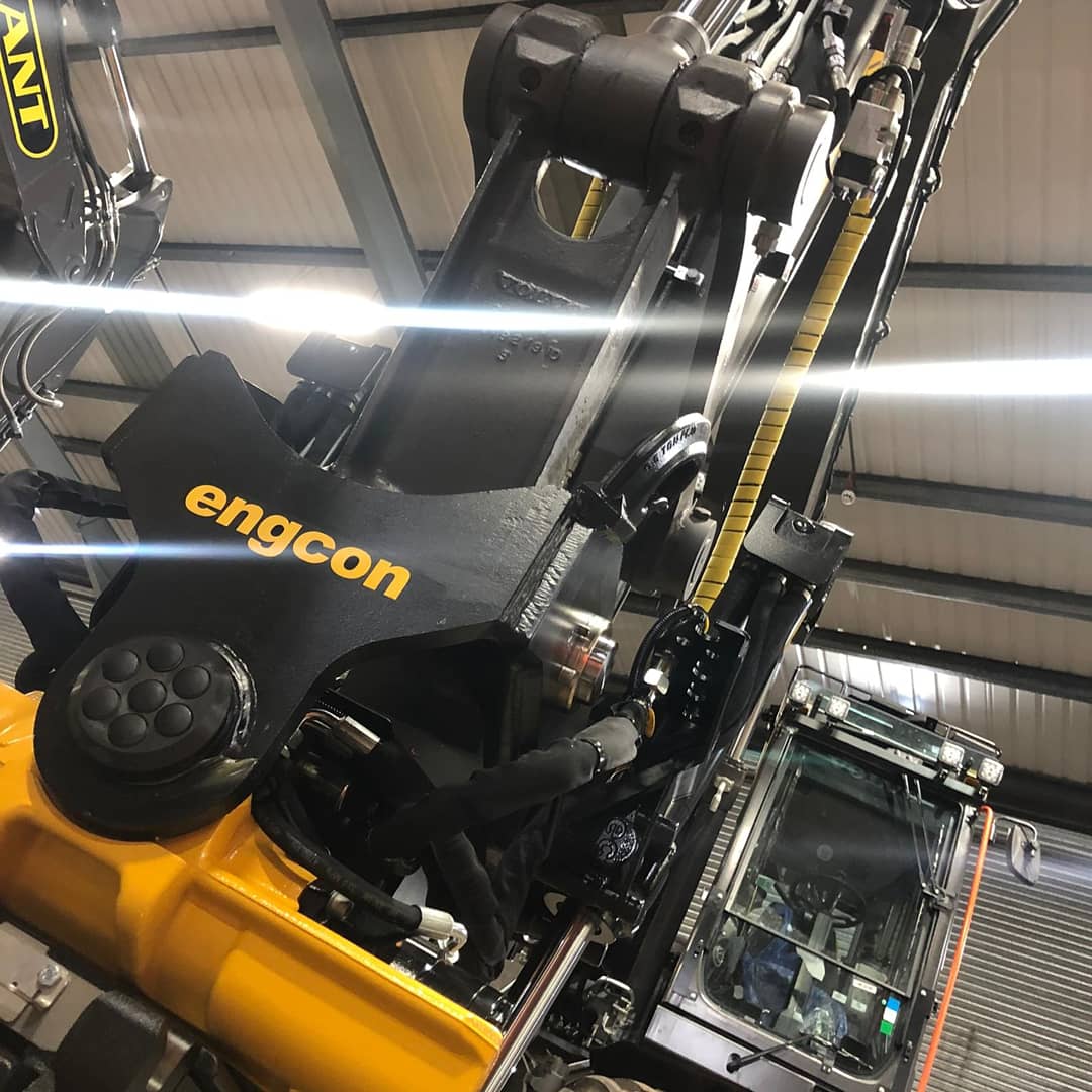 engcon_uk's tweet photo. New EC going into service this week! A shiny new @VolvoCEGlobal EW160E for @SMT_GB with EC219 tiltrotator. Top work from @PlantHull. Comes with EC-Oil and DC2 controls with joystick steering. Pure Swedish muscle!  🇸🇪💪💪💪 #Engcon #EC219 #DC2 #ECOil #Volvo #EW160E #SwedishPower https://t.co/xY7QWi5YOe