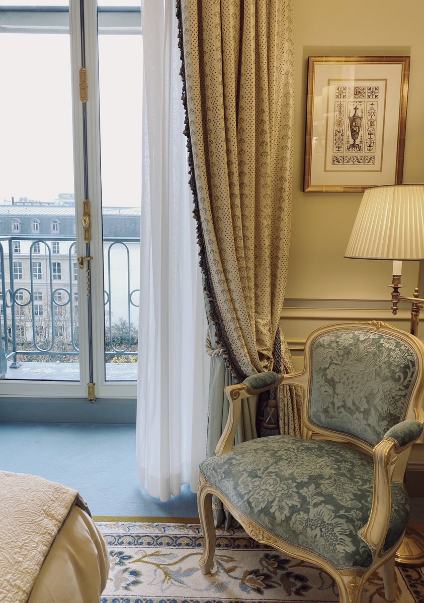 Moxin_mo's tweet photo. Coming back to Paris with CHANEL, staying in Coco Chanel's favorite Ritz Paris, experienceing a luxurious journey. I finally understand why she chose to stay here for more than 30 years. Everything is absolutely devine! https://t.co/UD7rLvY0ok