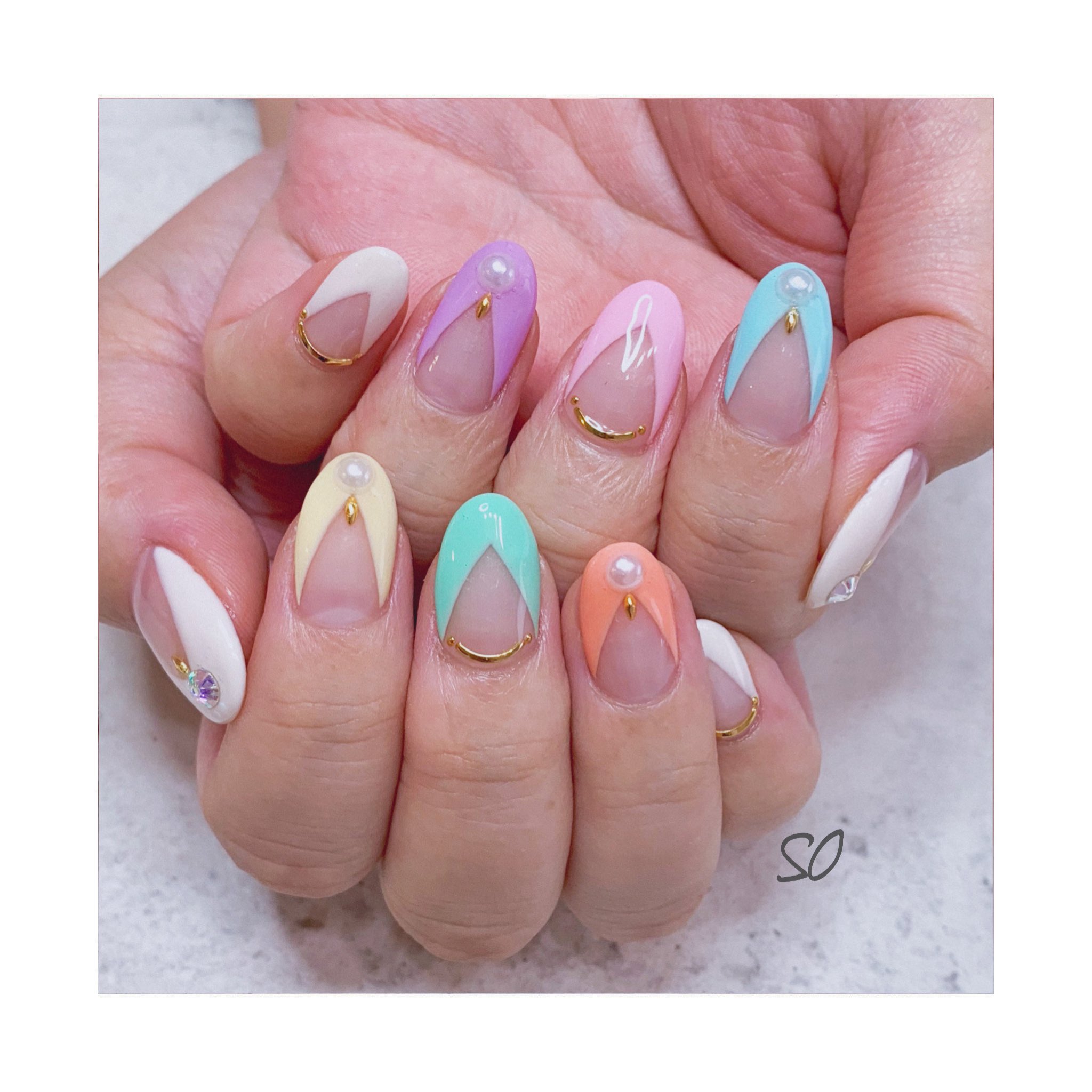 Soichiro Nagamine 痛ネイル お客様オーダー A3 夏組モチーフ痛 ネイル Vフレンチが三角になるのでそこもポイントです 痛ネイル A3 エーステ エースリー フレンチネイル パステルネイル 冬 ネイル 恵比寿ネイル