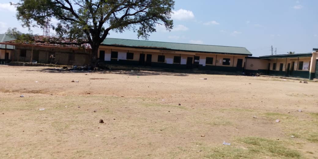 reclaimnaija's tweet image. #KogiDecides PU: 22/12/01/023 (LEA primary school, Lokongoma, LOKOJA - A, Lokoja) where thugs came, shot sporadically and dispersed the voters about an hour ago. .@inecnigeria .@SituationRoomNg .@MobilePunch .@PremiumTimesng .@NigeriainfoFM .@ojmagic