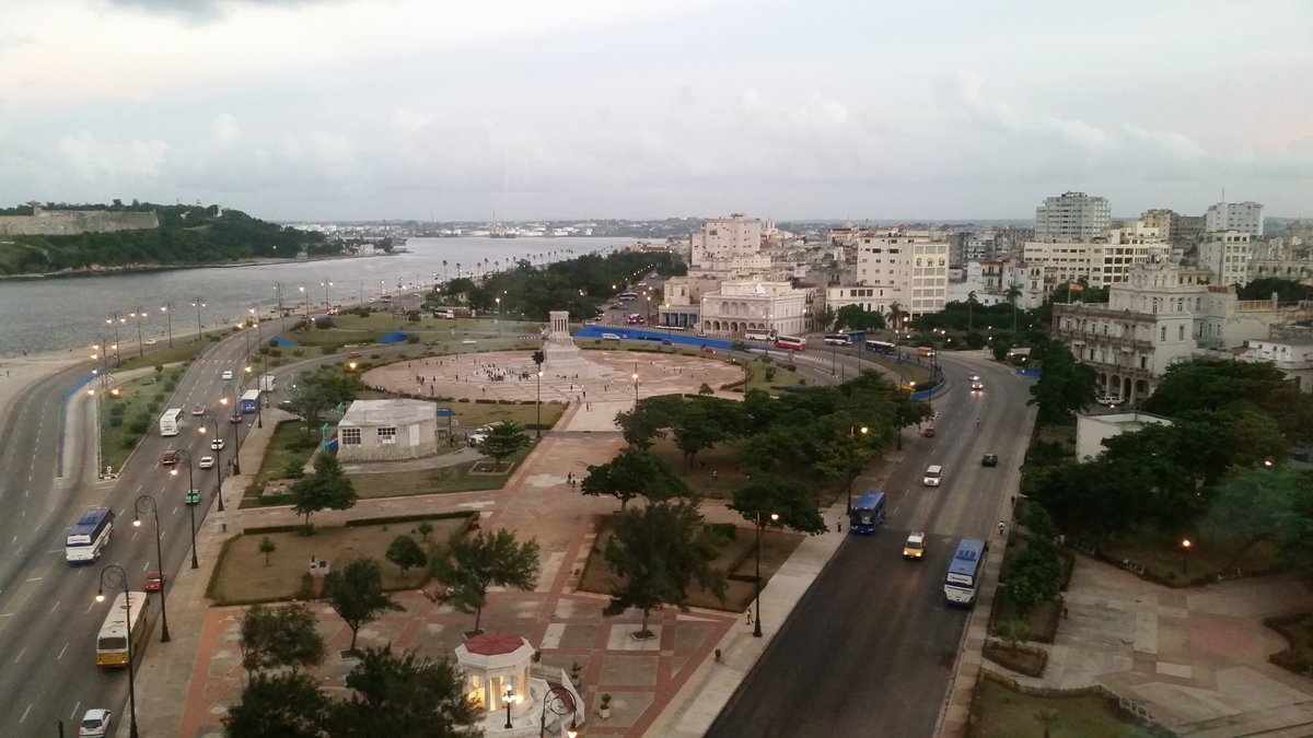 DiazCanelB's tweet photo. Ningún esfuerzo es demasiado cuando el premio es #LaHabana renovada en sus 500 años. Hagamos práctica constante de creación y cuidado al detalle con nuestra amada ciudad. Felicidades Habana, habaneras y habaneros en el 500 Aniversario  #PorLaHabanaLoMásGrande #LaHabana500 https://t.co/bIRAAAKwOO