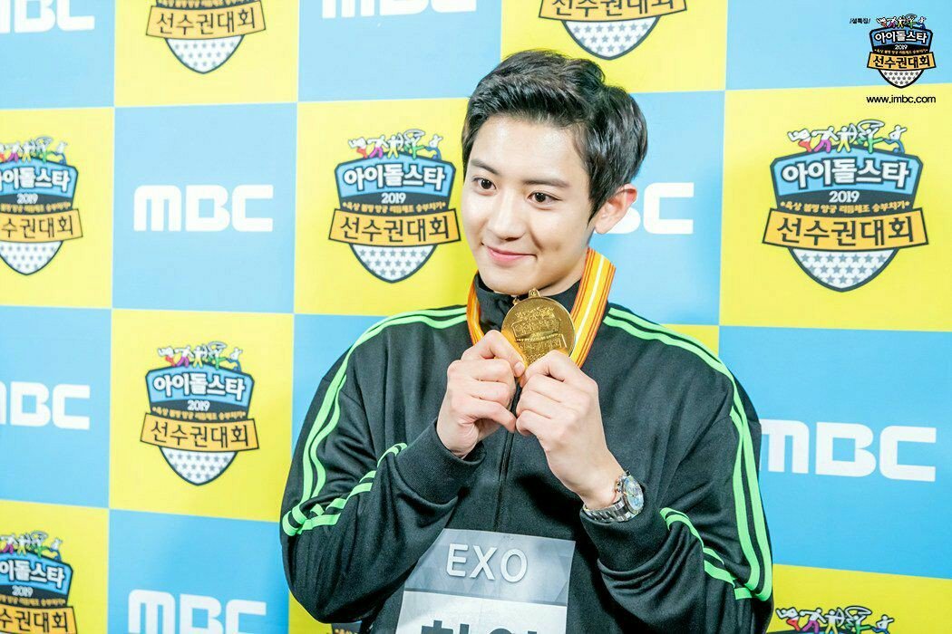 2019 has been one of the most productive, challenging & successful years- for #CHANYEOL. 🌸Chanyeol's major events & achievements from all the 4 quarters of 2019- A THREAD🌸 1) Feb 5, 2019- Participation in Idol Star Athletics Champshp 2019 (Bowling)- won Gold🥇 @weareoneEXO