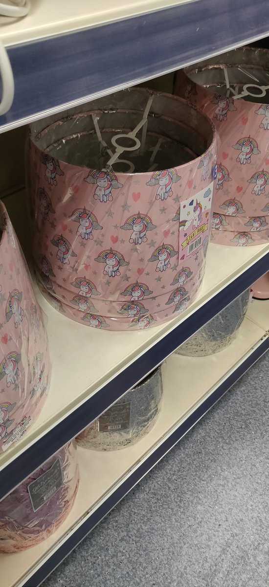 OfficialJoeB's tweet image. These lampshades are #hellamega @GreenDay @MikeDirnt