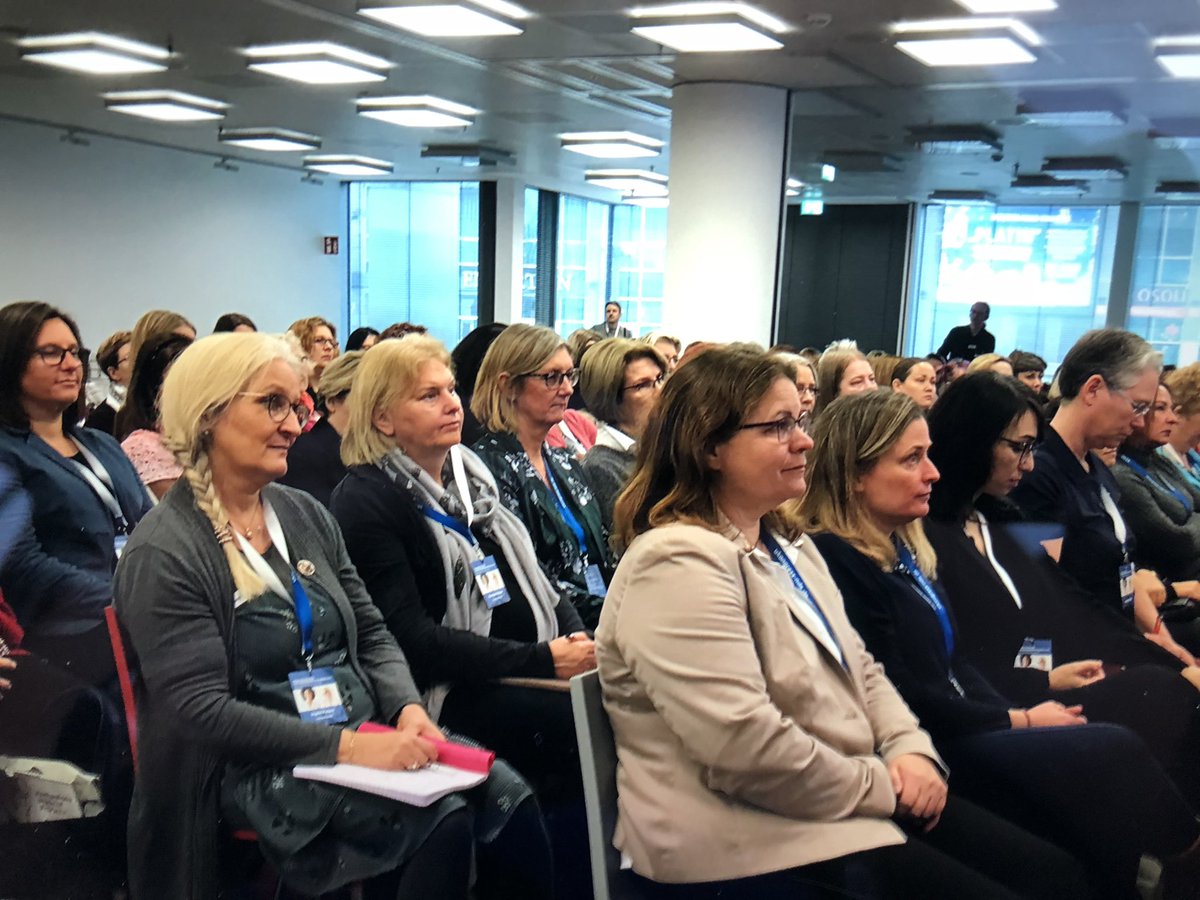 nischmu's tweet photo. #uko19 geballte Frauenpower beim Niedersächsischen Unternehmerinnenkongress. Es war eine Ehre dabei zu sein. https://t.co/b7Y6NZL7Em