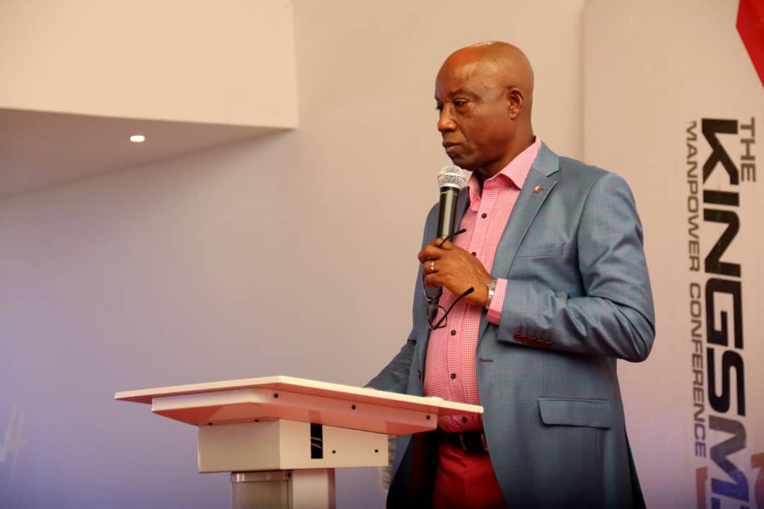 TheKingsmenCon's tweet photo. Dr. Segun Falope is LIVE on Stage as second session is ended.
#KMC4 https://t.co/UyKHuGGfQV